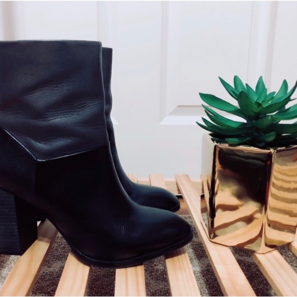~ ALDO ~ Cathryn 2Toned Bootie